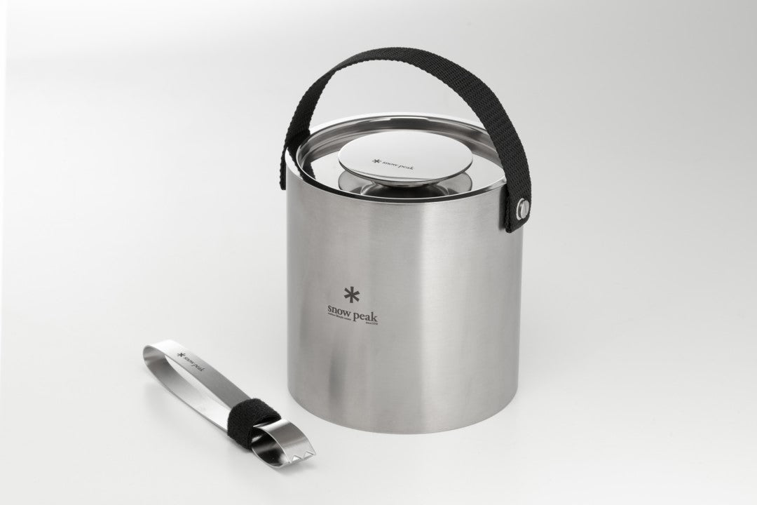 This is a double-layered ice bucket.