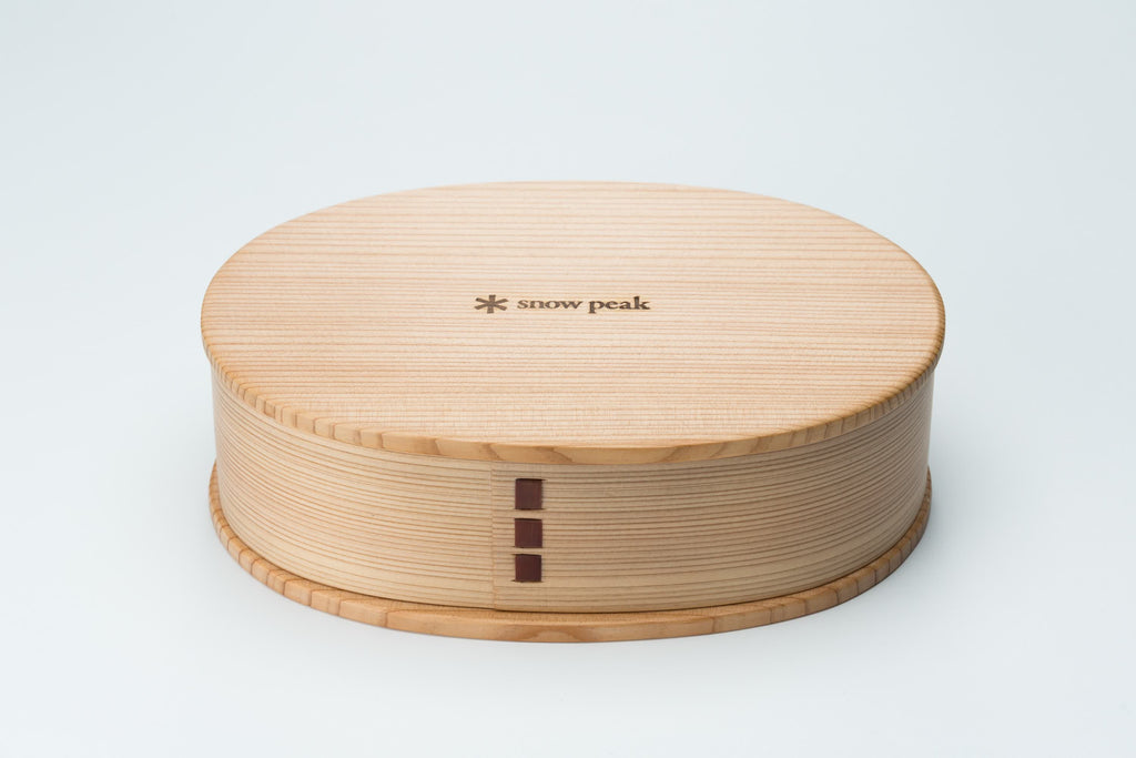 ​This is the the Magemono Bento Box with the lid closed. It is a light and durable lunch box made of wood.