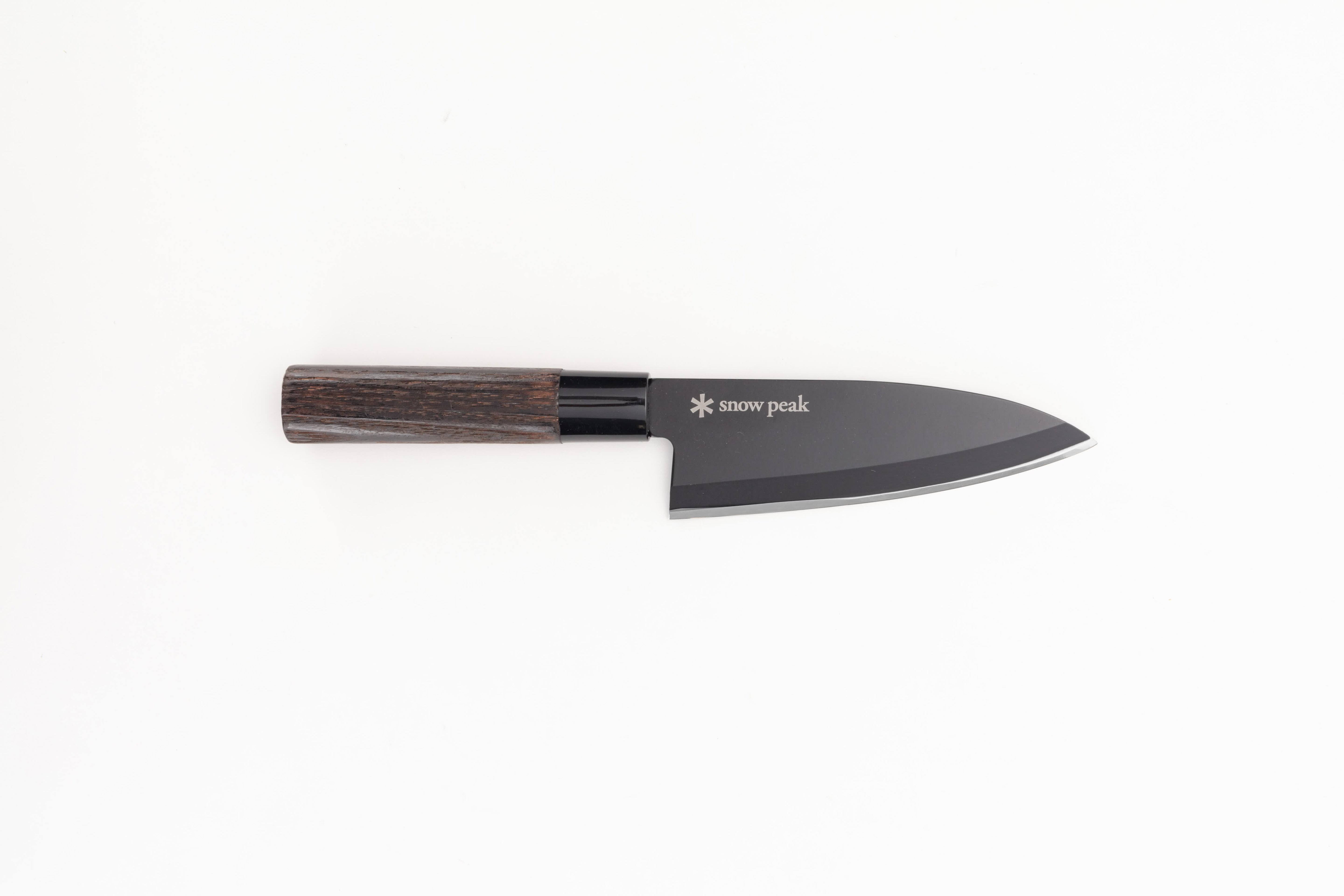 This is a black Deba knife that can be used not only at home but also when camping.
