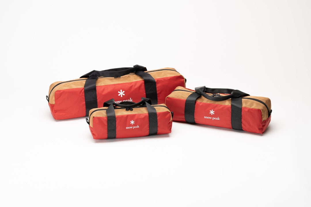 This is a pouch designed to mimic a tent case, which is a set of three bags of different sizes.