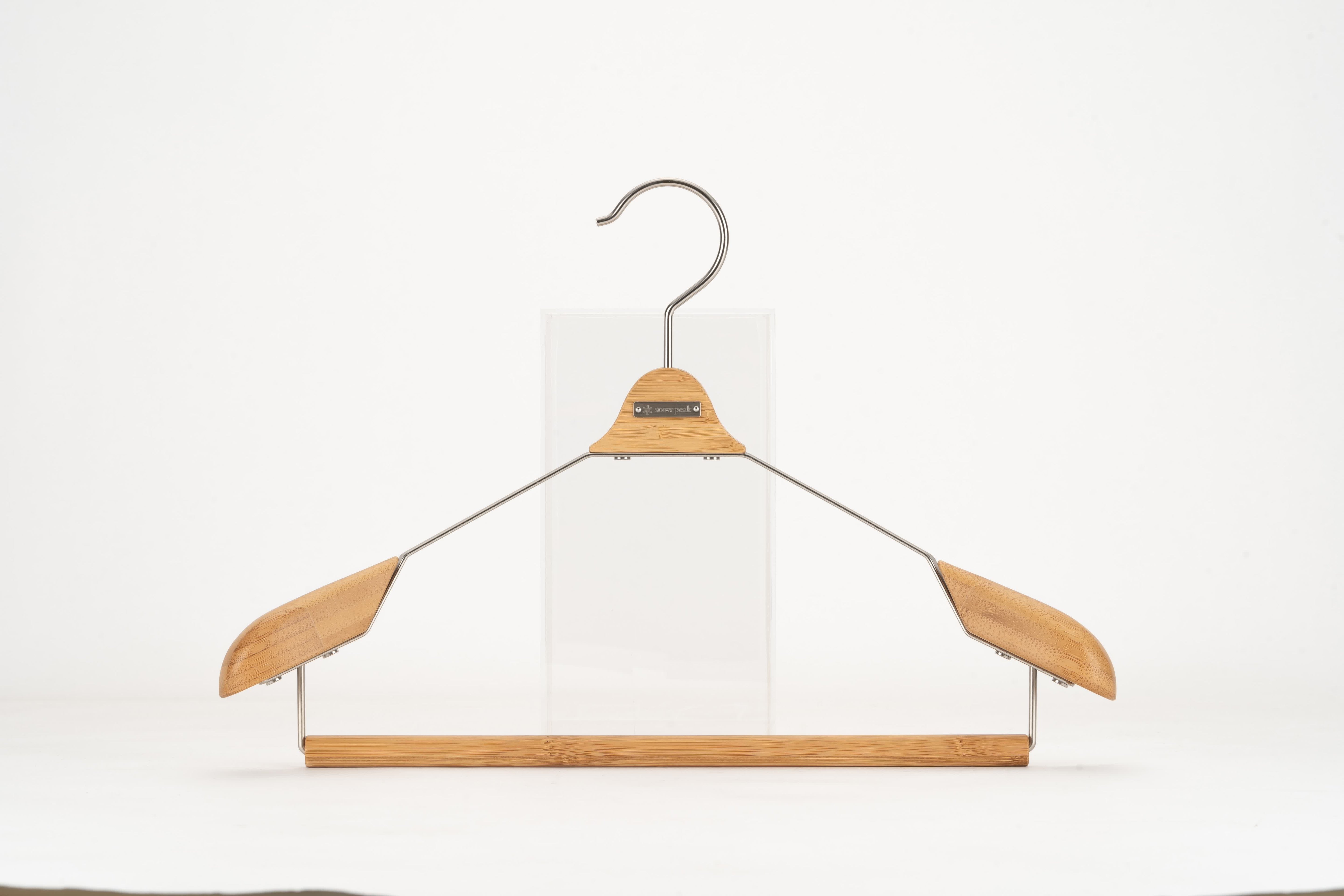 This is a hanger made in collaboration with NAKATA HANGER.