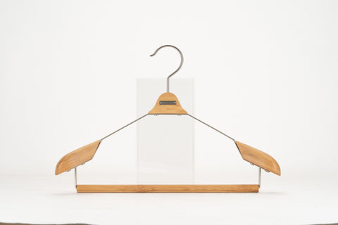 This is a hanger made in collaboration with NAKATA HANGER.