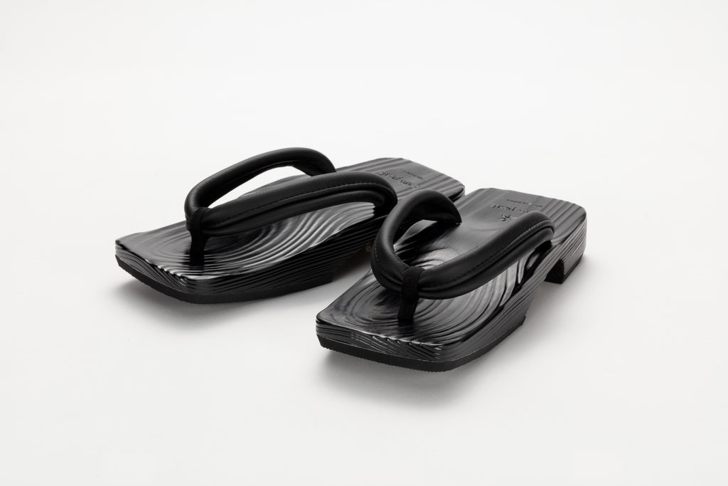 This is a Hita Geta made from Hita sugi wood for mens.
