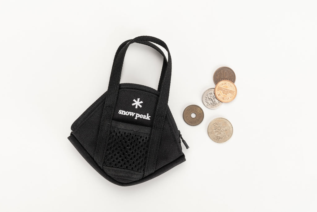 This is a firepit case-shaped small bag as a coin purse or as an accessory case.